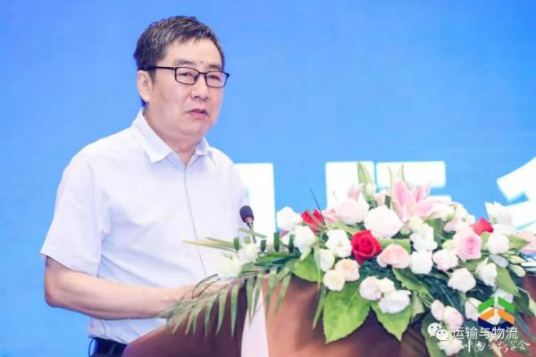 上稿4-中国公路学会副秘书长乔云主持论坛开幕式.jpg